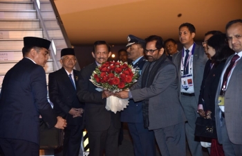 The Sultan of Brunei Darussalam arrived at the Palam airport and received by Minister for Minority Affairs Shri Mukhtar Abbas Naqvi. His Majesty is in India for the India ASEAN Commemorative Summit.